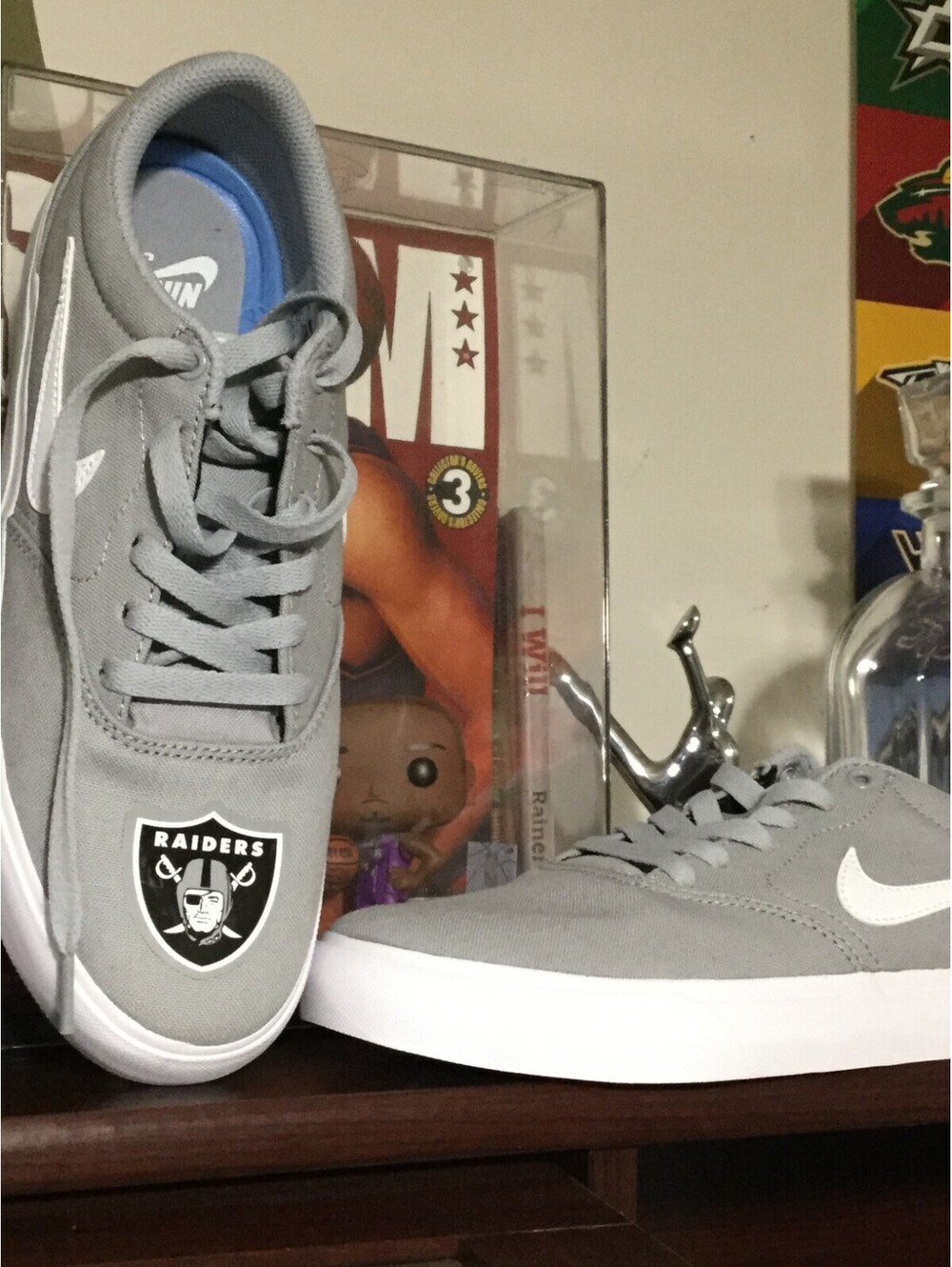 Las Vegas Raiders Womens Size 8 Gray & White Shoes
